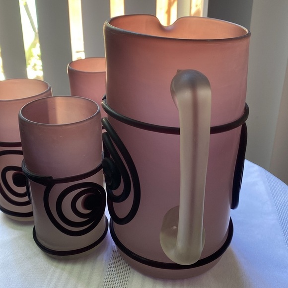 A  five piece set of purple art glass pitcher and glasses - Picture 12 of 16